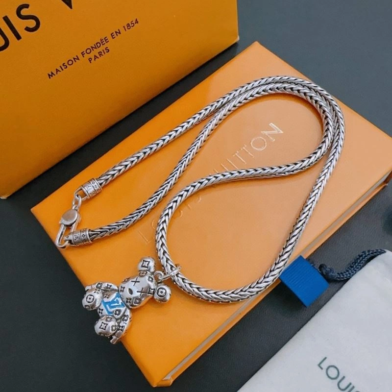 Breathable Louis Vuitton Necklaces 250997