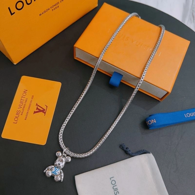 Breathable Louis Vuitton Necklaces 250997
