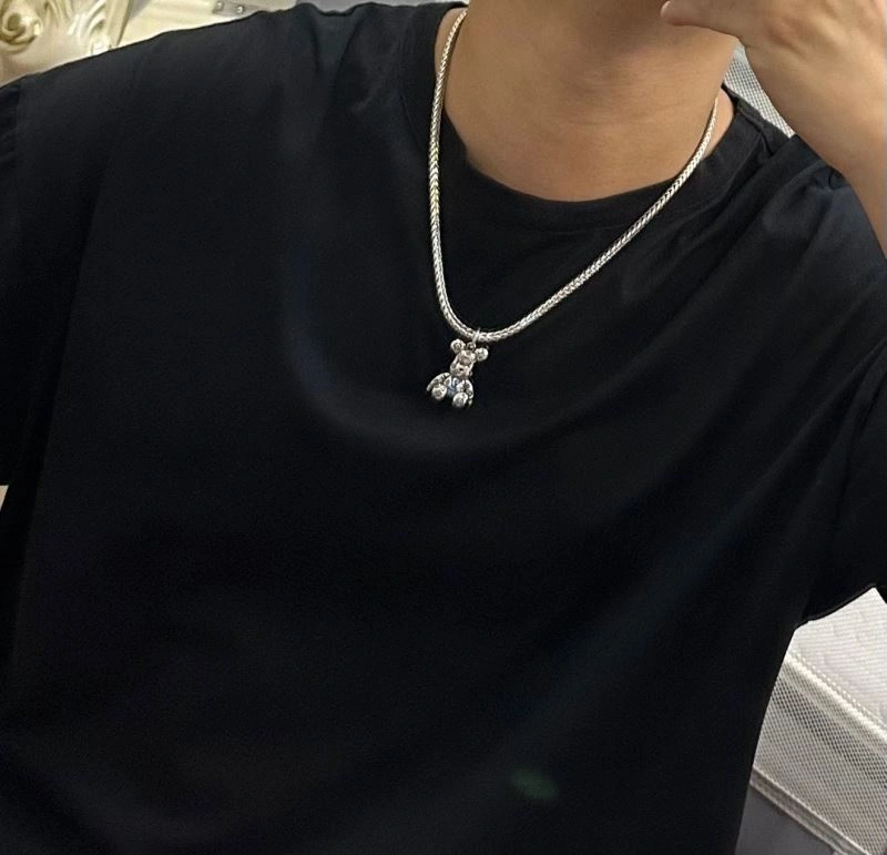 Breathable Louis Vuitton Necklaces 250997
