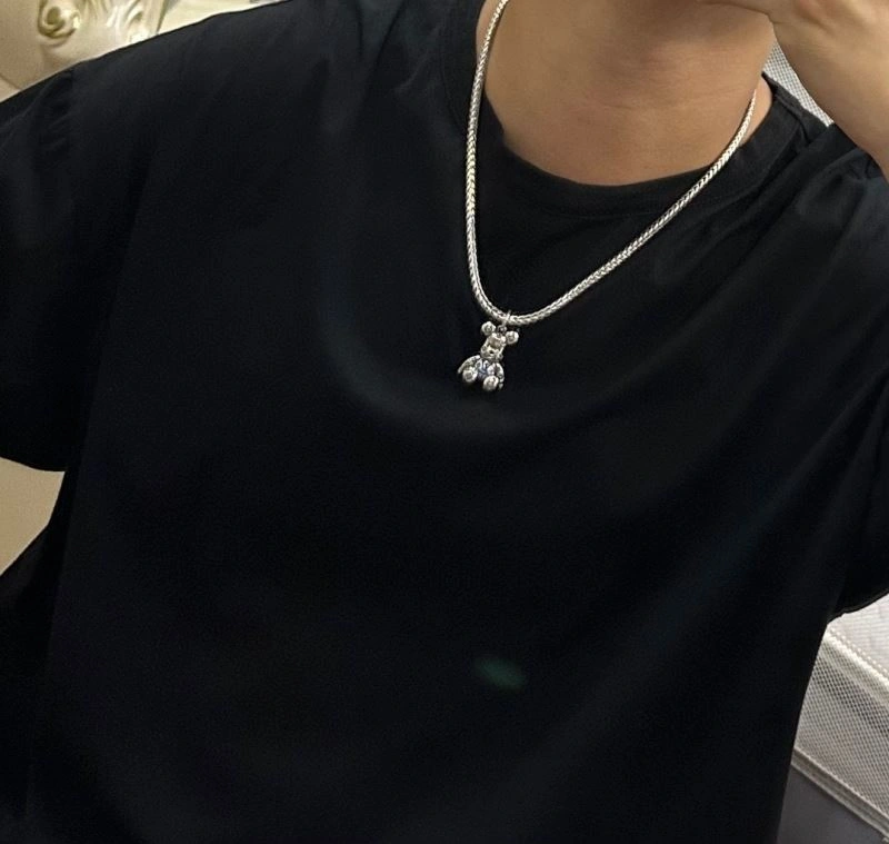 Breathable Louis Vuitton Necklaces 250997