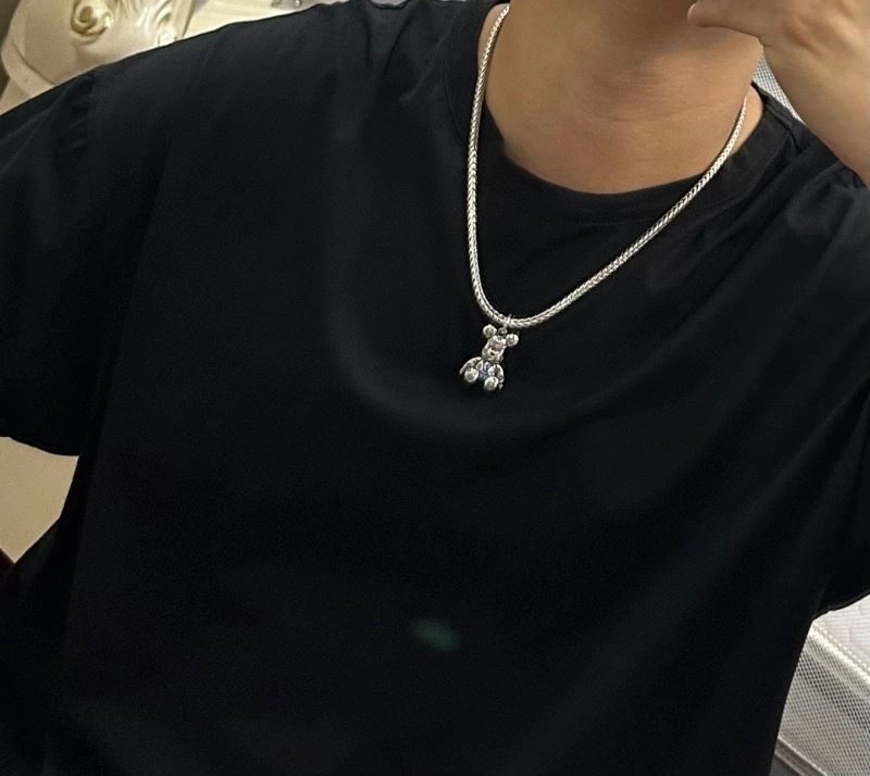 Breathable Louis Vuitton Necklaces 250997