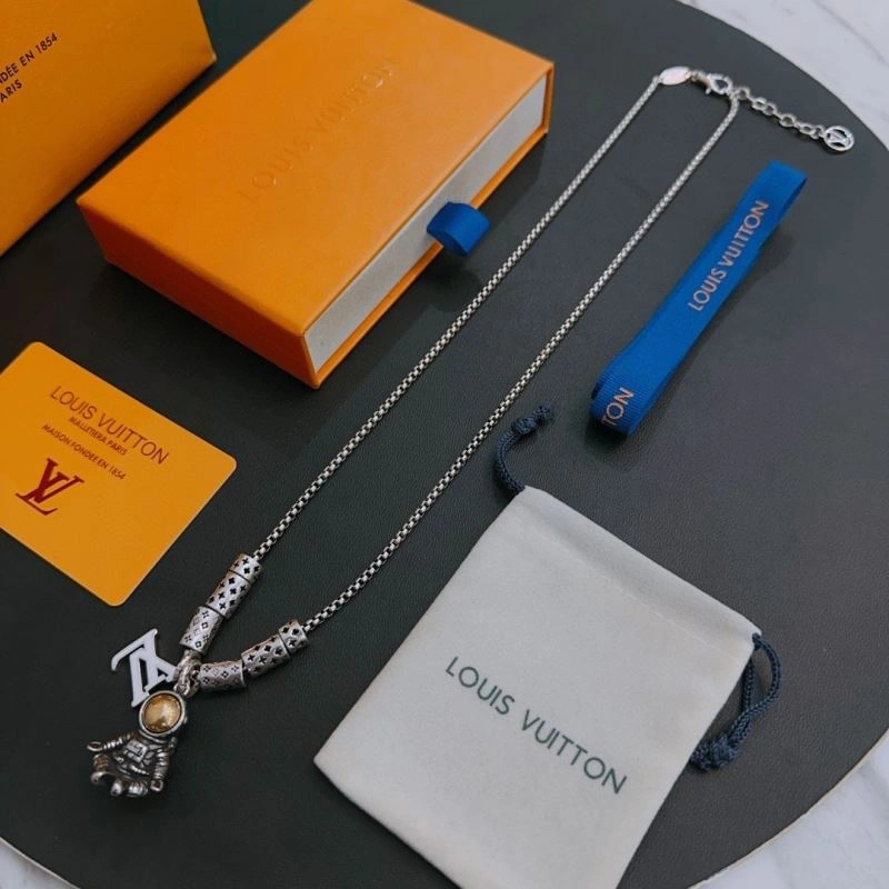 Louis Vuitton Necklaces Minimalist 250992