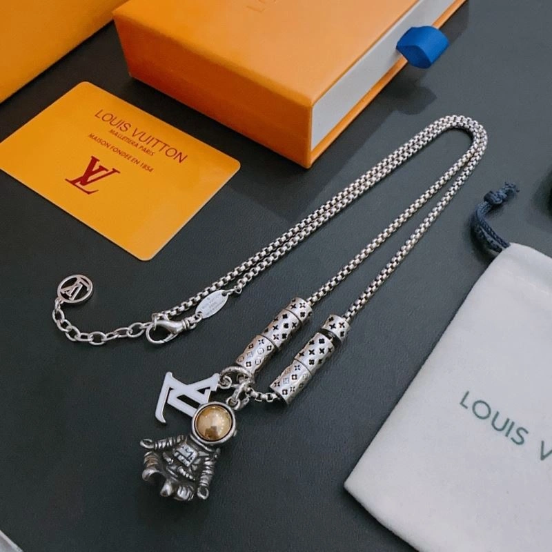 Louis Vuitton Necklaces Minimalist 250992
