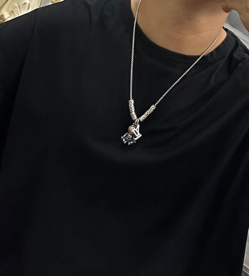 Louis Vuitton Necklaces Minimalist 250992