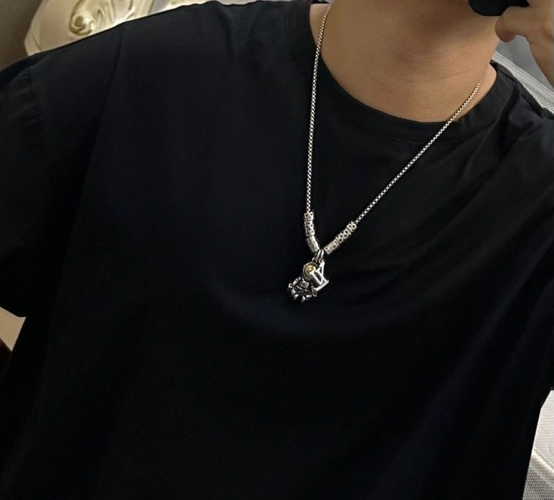 Louis Vuitton Necklaces Minimalist 250992
