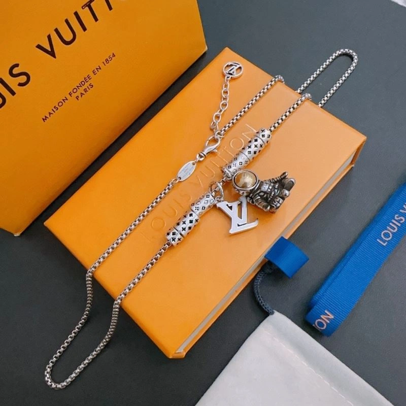 Louis Vuitton Necklaces Minimalist 250992