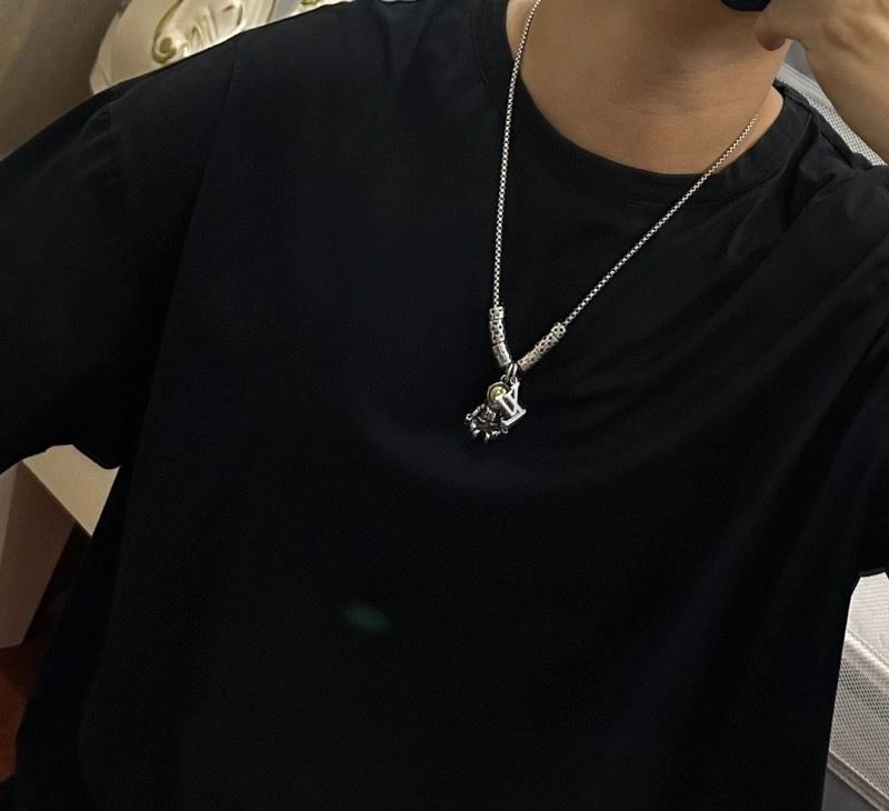 Louis Vuitton Necklaces Minimalist 250992