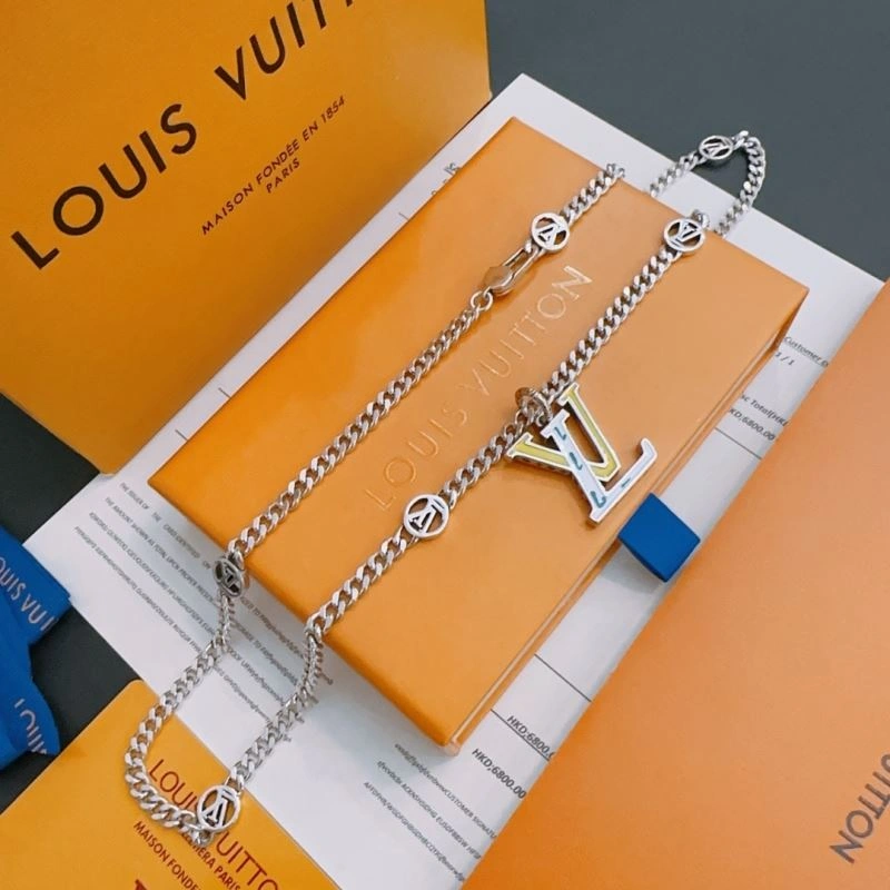 FashionForward Louis Vuitton Necklaces 250995