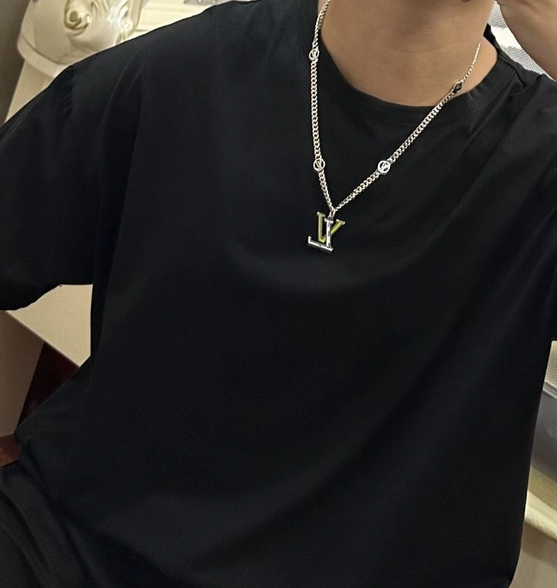 FashionForward Louis Vuitton Necklaces 250995
