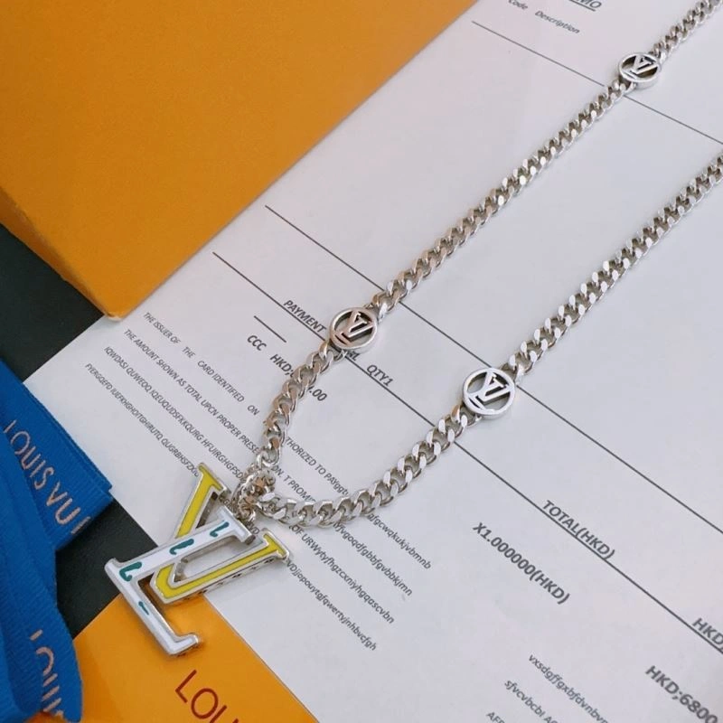 FashionForward Louis Vuitton Necklaces 250995