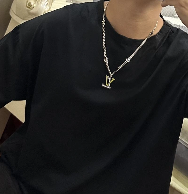 FashionForward Louis Vuitton Necklaces 250995
