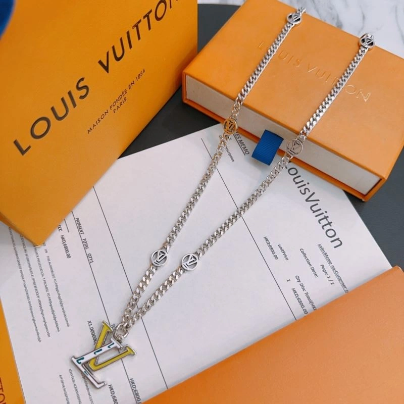 FashionForward Louis Vuitton Necklaces 250995