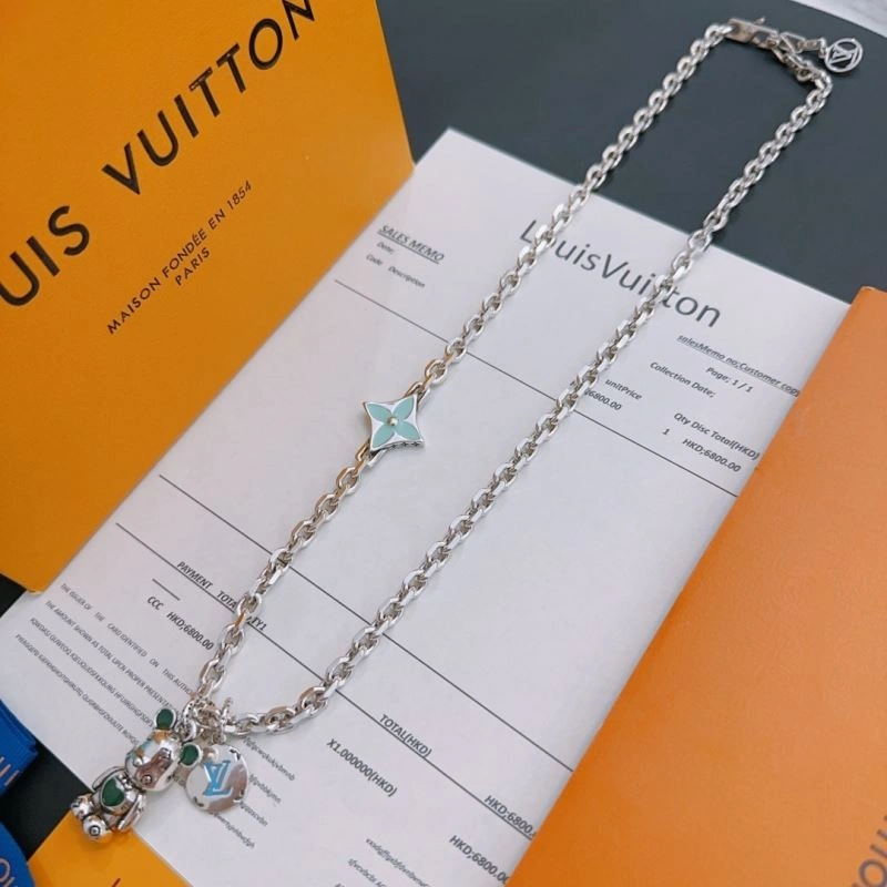 Versatile Louis Vuitton Necklaces 250988