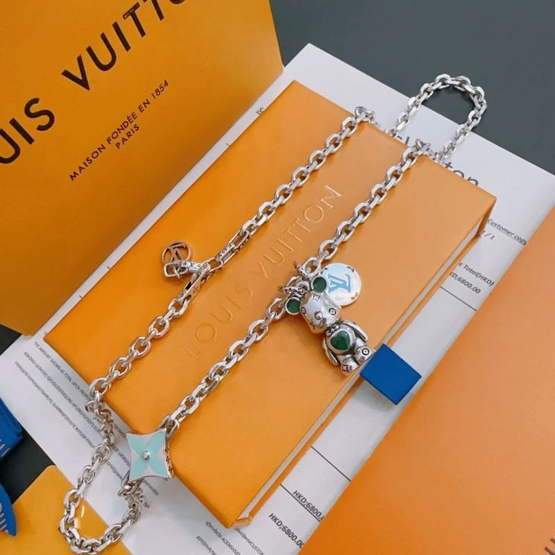 Versatile Louis Vuitton Necklaces 250988