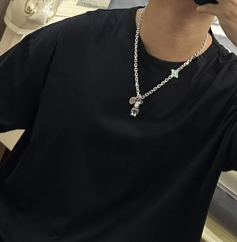 Versatile Louis Vuitton Necklaces 250988