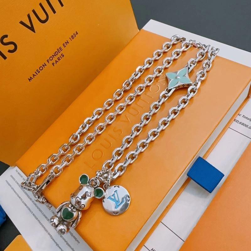 Versatile Louis Vuitton Necklaces 250988