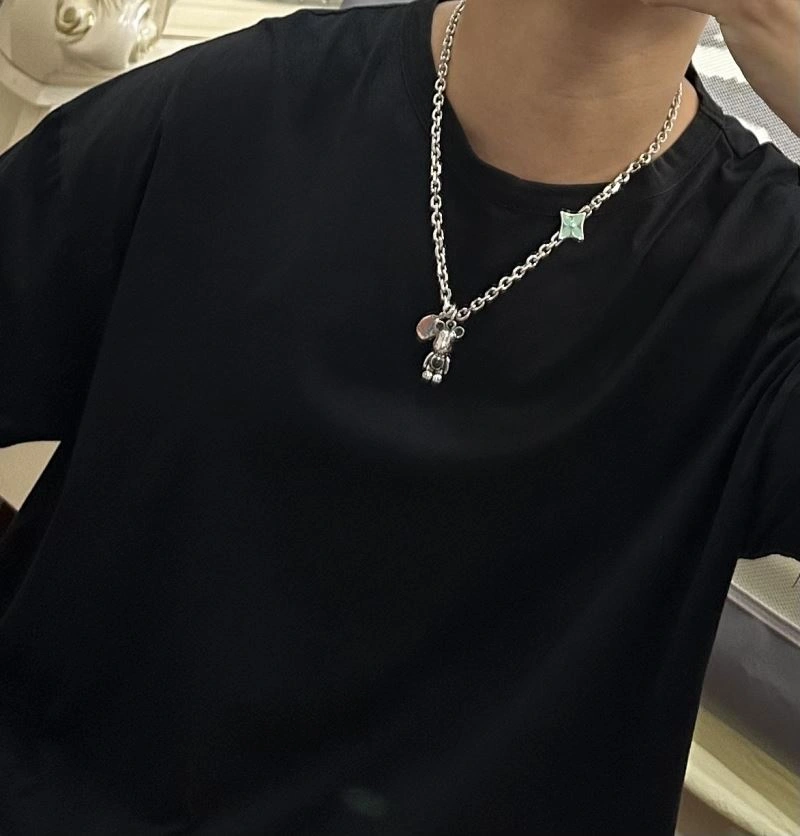 Versatile Louis Vuitton Necklaces 250988