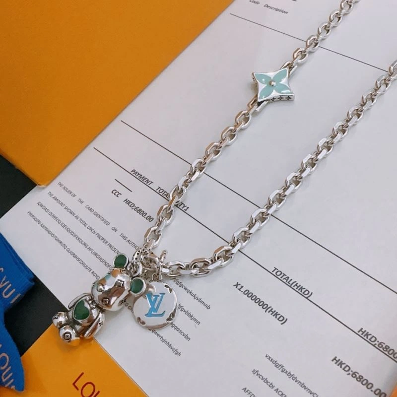 Versatile Louis Vuitton Necklaces 250988