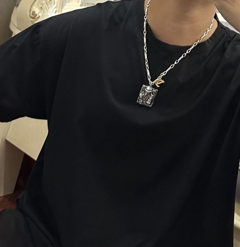 FastDry Louis Vuitton Necklaces 250990