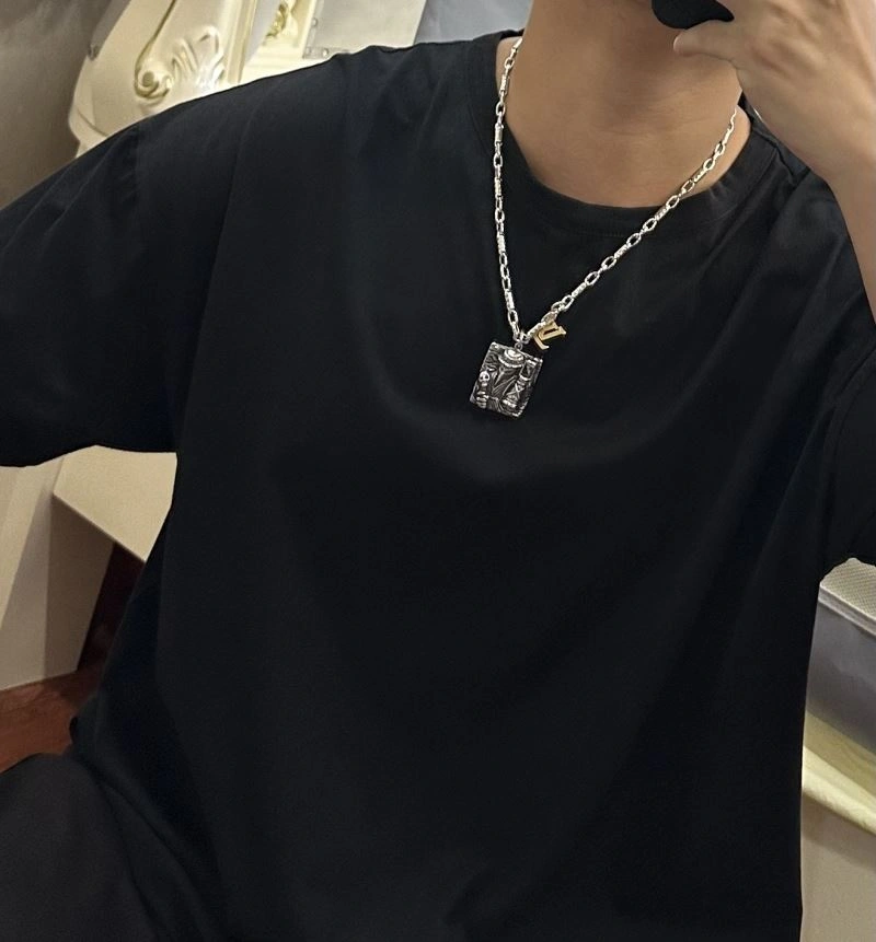 FastDry Louis Vuitton Necklaces 250990