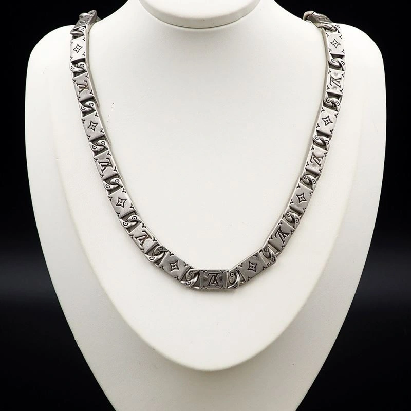 Seasonal Louis Vuitton Necklaces 251002