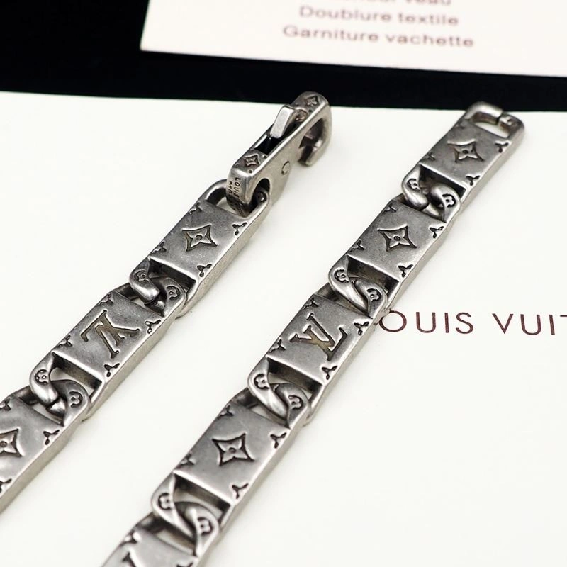 Seasonal Louis Vuitton Necklaces 251002