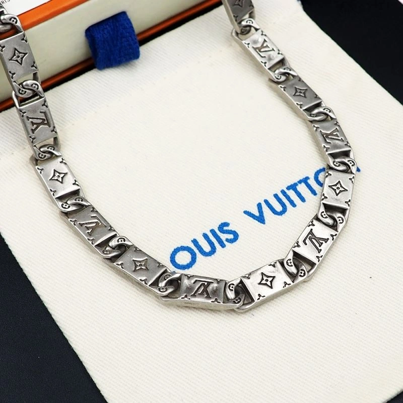 Seasonal Louis Vuitton Necklaces 251002