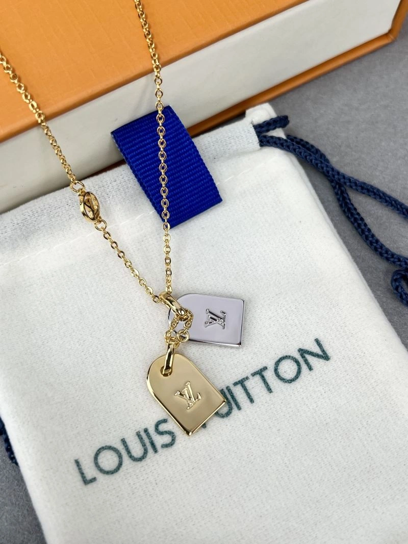 Versatile Louis Vuitton Necklaces 250933
