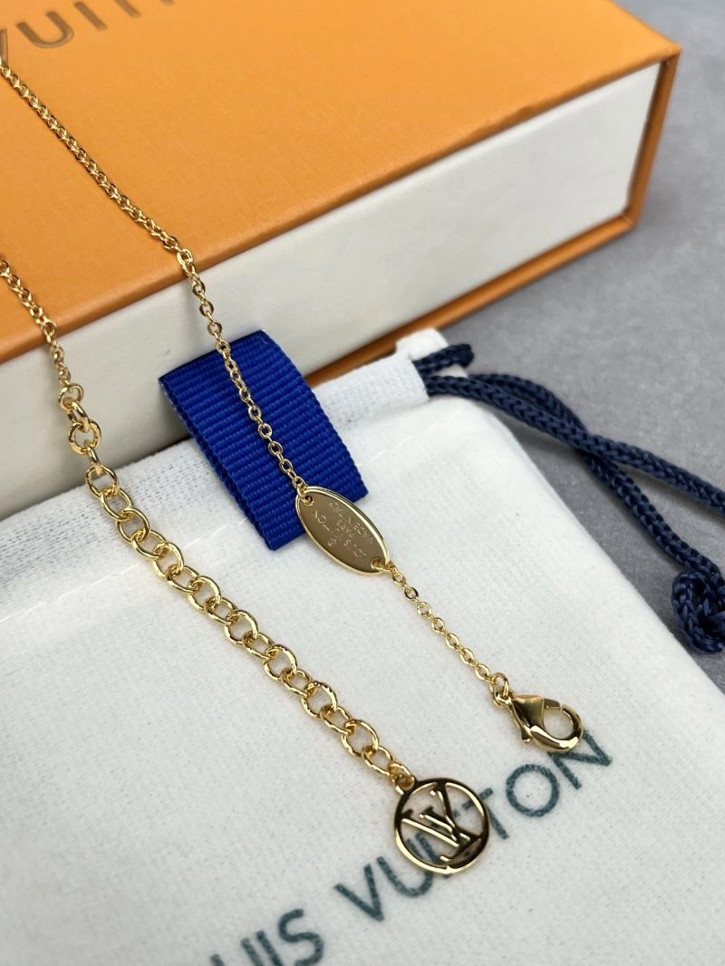 Versatile Louis Vuitton Necklaces 250933
