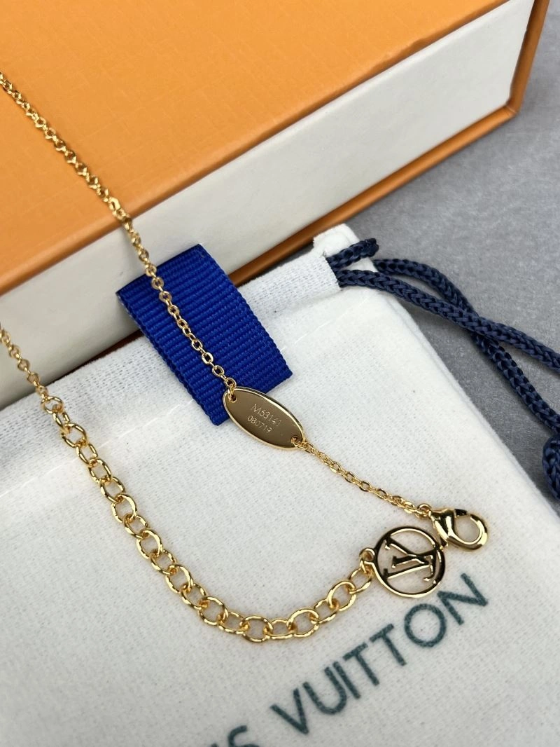 Versatile Louis Vuitton Necklaces 250933