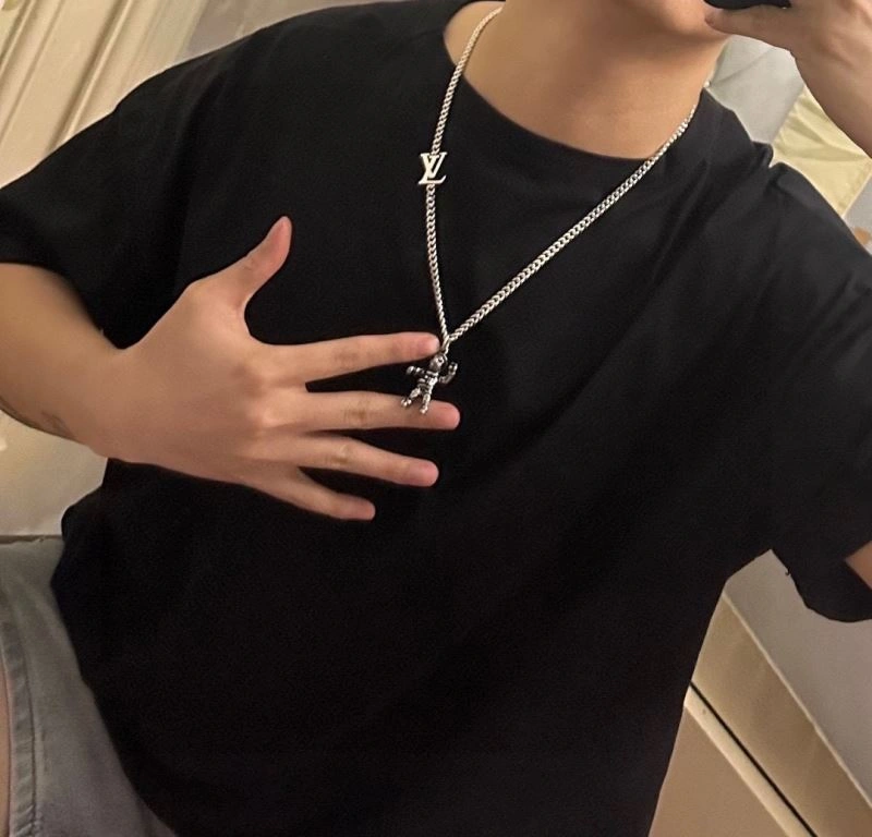 HighPerformance Louis Vuitton Necklaces 250918