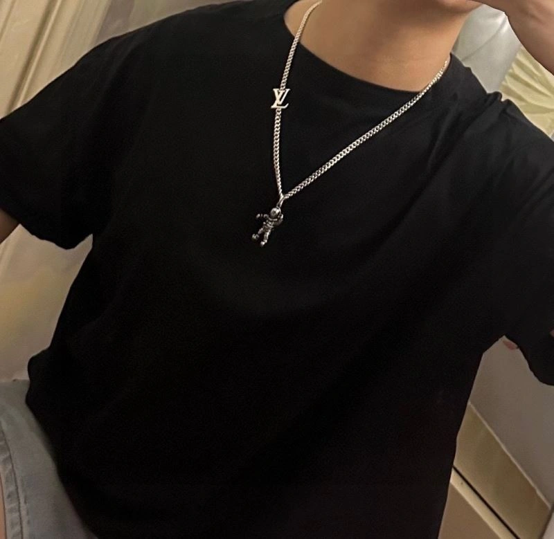 HighPerformance Louis Vuitton Necklaces 250918