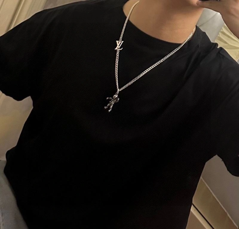 HighPerformance Louis Vuitton Necklaces 250918