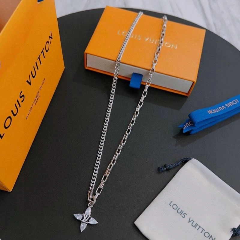 Louis Vuitton Necklaces Tailored 250928