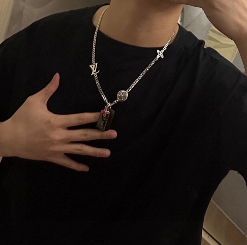 Louis Vuitton Necklaces Neat 250914