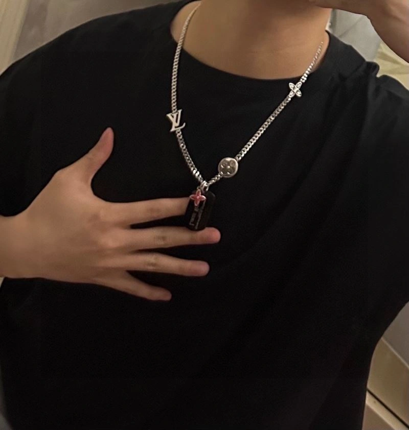 Louis Vuitton Necklaces Neat 250914