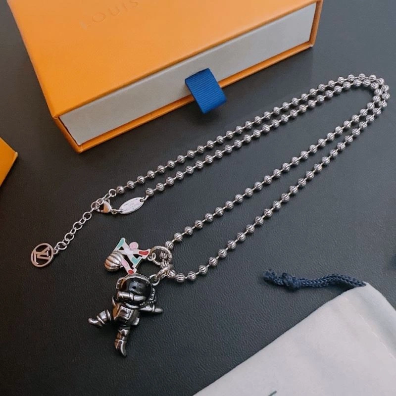 Snug Louis Vuitton Necklaces 250913
