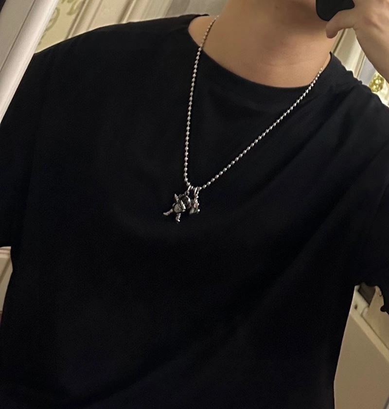 Snug Louis Vuitton Necklaces 250913