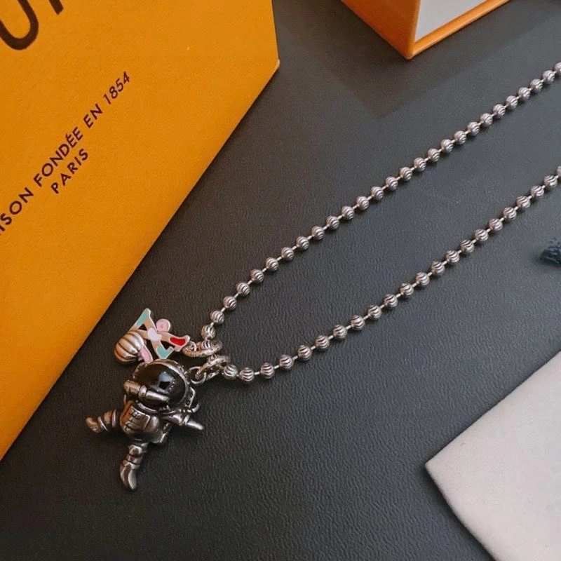 Snug Louis Vuitton Necklaces 250913