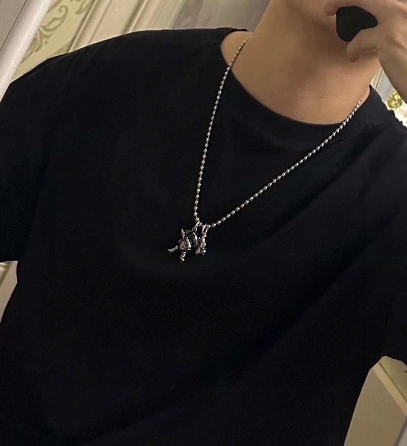 Snug Louis Vuitton Necklaces 250913