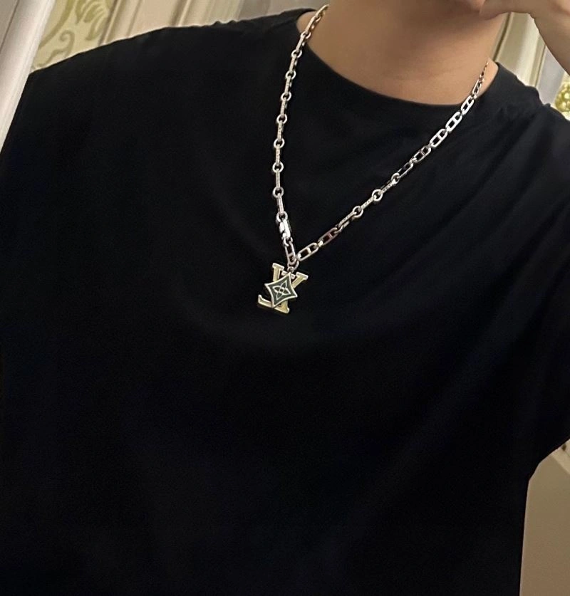Lightweight Louis Vuitton Necklaces 250923
