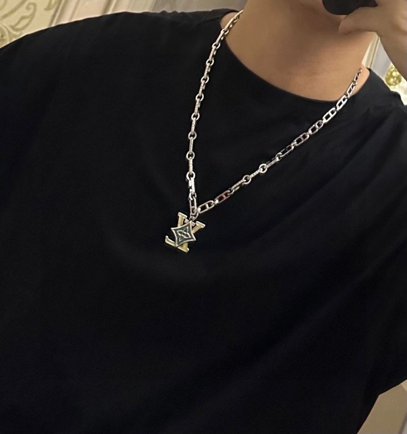 Lightweight Louis Vuitton Necklaces 250923