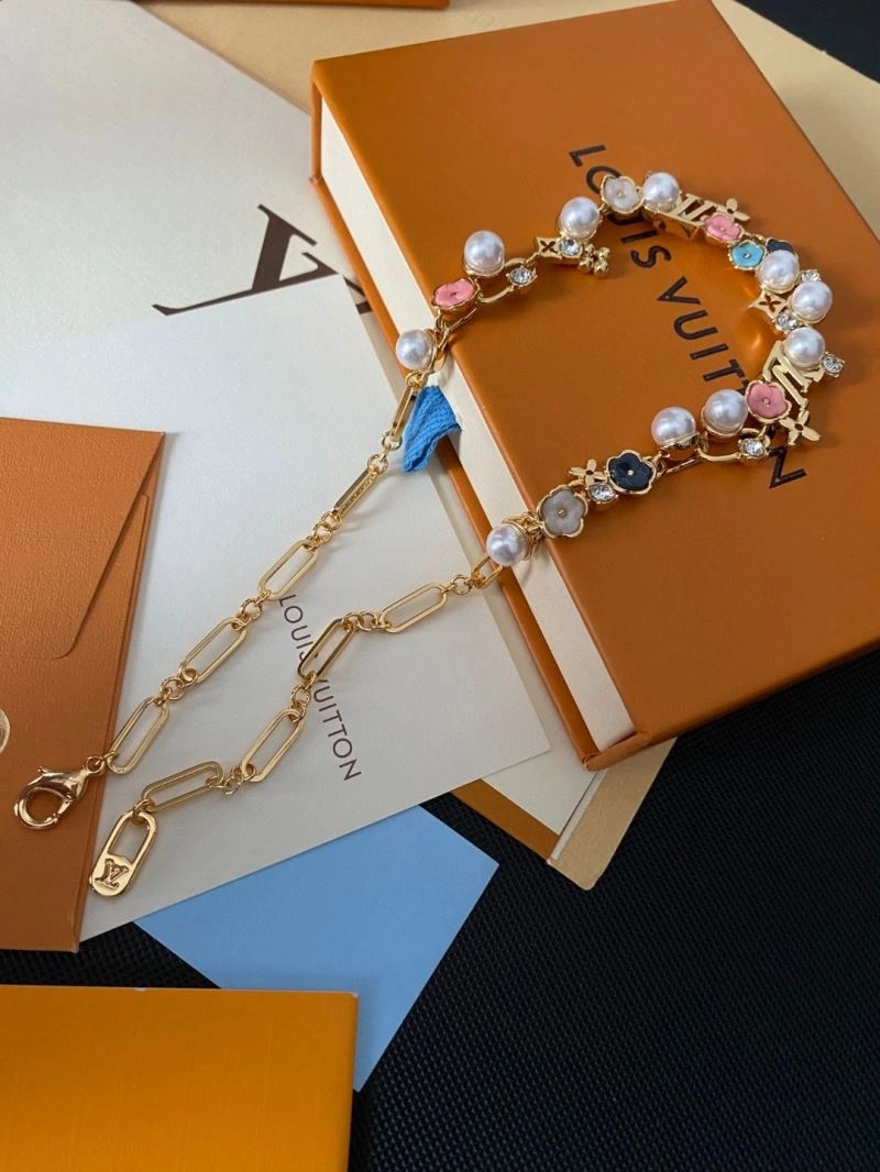 WeatherProof Louis Vuitton Necklaces 250902