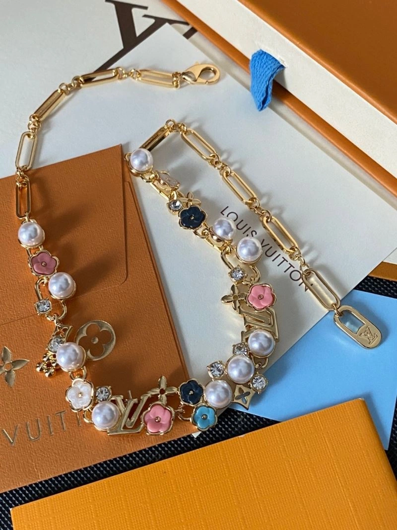 WeatherProof Louis Vuitton Necklaces 250902
