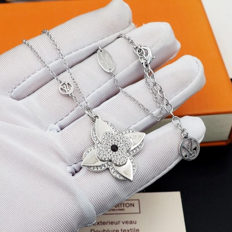 Louis Vuitton Necklaces RelaxedFit 250899