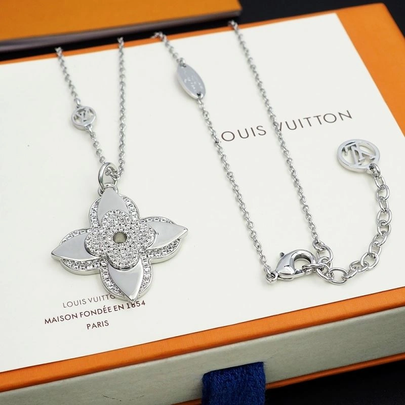 Louis Vuitton Necklaces RelaxedFit 250899