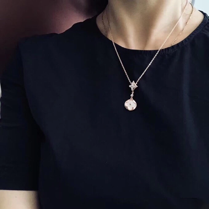 ZeroBulk Louis Vuitton Necklaces 250897