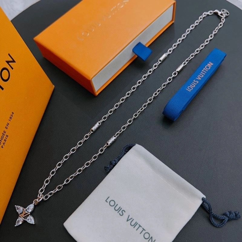 Louis Vuitton Necklaces Elegant 250887