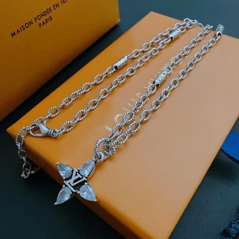Louis Vuitton Necklaces Elegant 250887