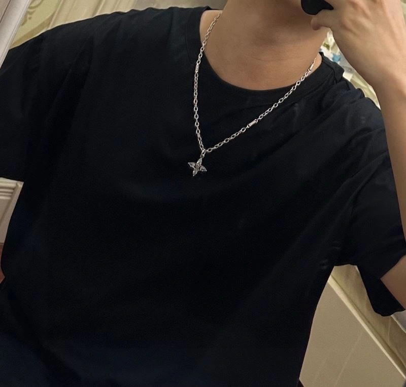Louis Vuitton Necklaces Elegant 250887